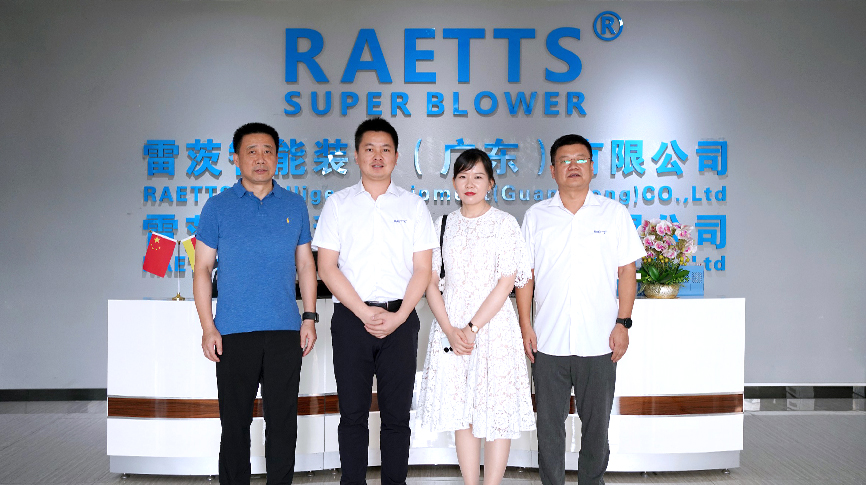 蘇州吳江區(qū)招商局領(lǐng)導(dǎo)及鎮(zhèn)長一行蒞臨雷茨參觀指導(dǎo)