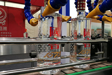 東莞市銳天機電科技有限公司攜旗下品牌雷茨（RAETTS）參加2017中國國際酒業(yè)博覽會開幕。